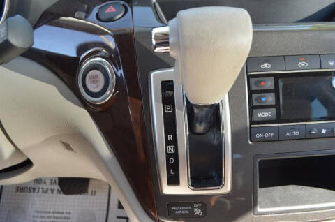 2017 Nissan Quest SV