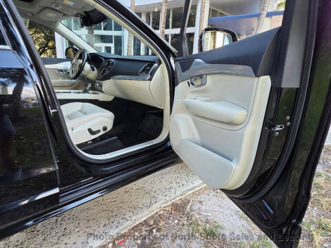 2018 Volvo XC90 T6 Momentum