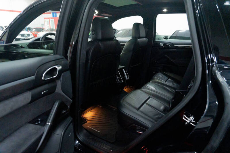 2014 Porsche Cayenne GTS