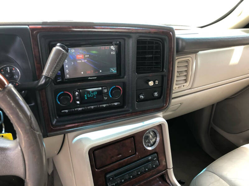 2005 Cadillac Escalade EXT Base photo 8