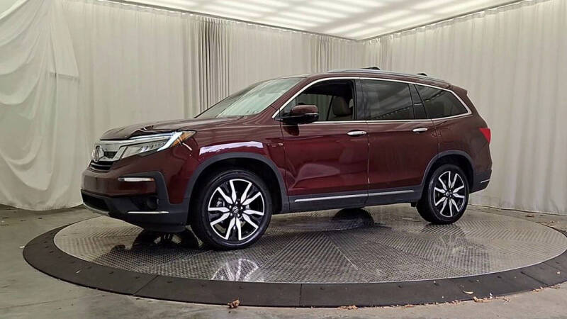 2019 Honda Pilot Touring w/Rear Captain's Chairs