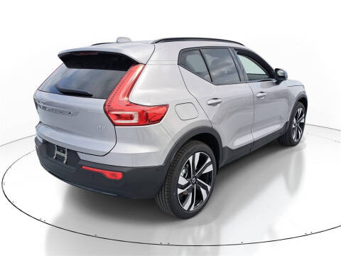 2026 Volvo XC40 B4 Plus