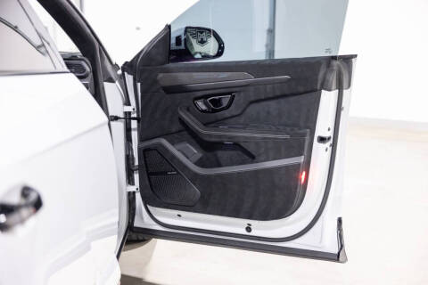 2023 Lamborghini Urus Performante