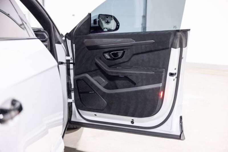 2023 Lamborghini Urus Performante