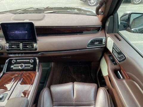 2018 Lincoln Navigator Black Label