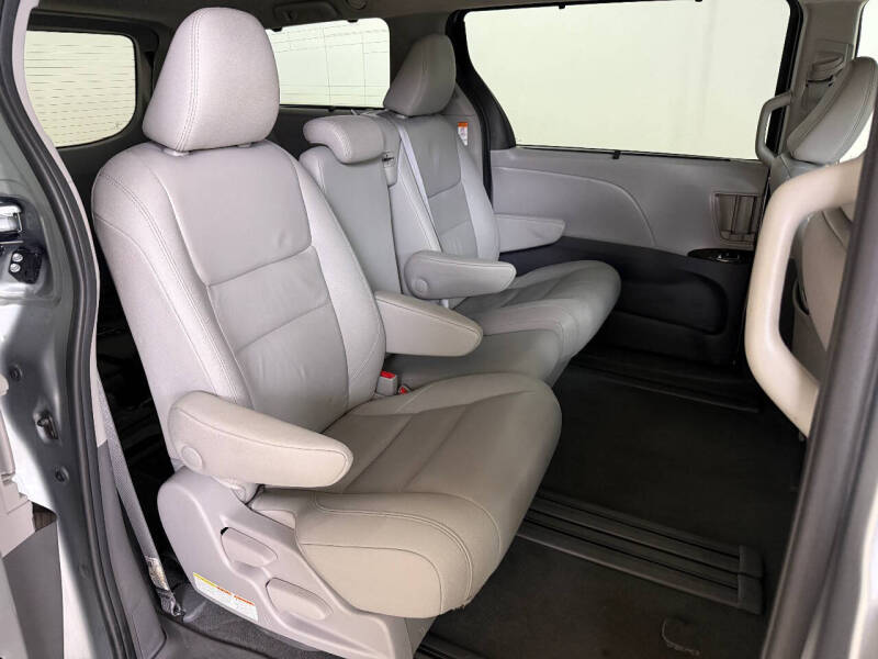 2020 Toyota Sienna XLE Premium 8-Passenger