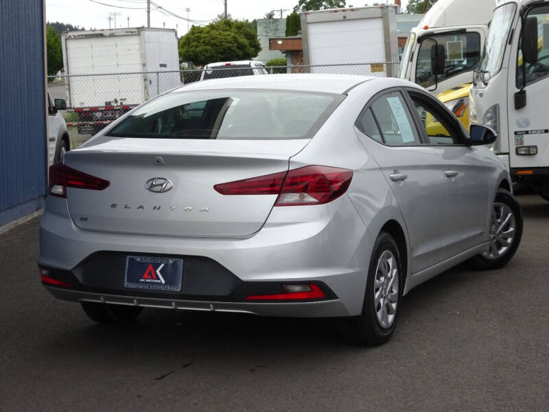 2019 Hyundai Elantra null photo 11