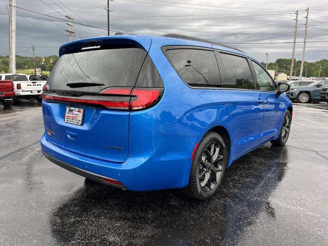 2027 Chrysler Pacifica Limited