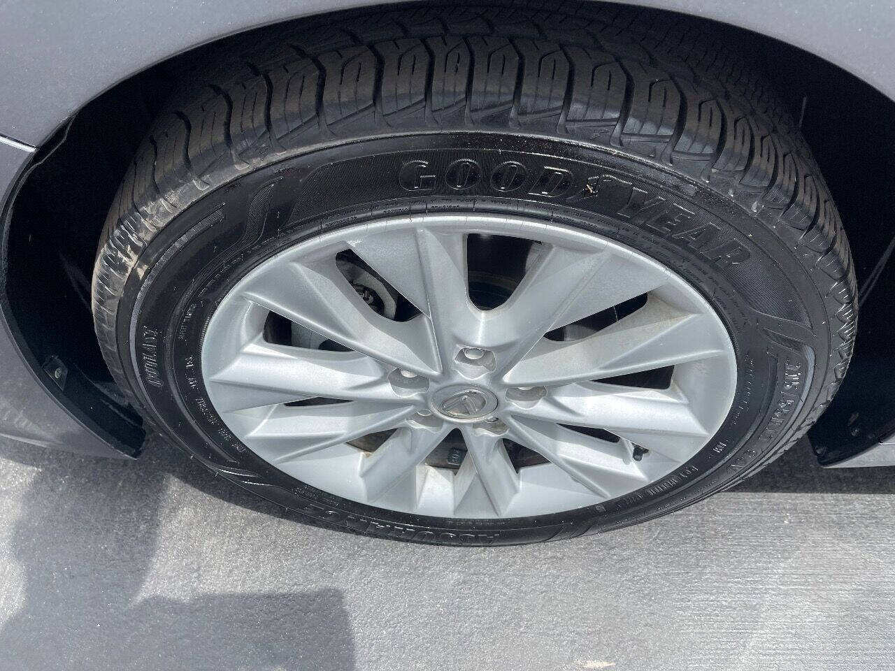 2014 Lexus E-Series Sedan - $13,900