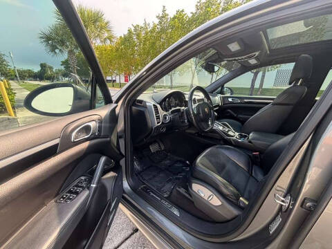 2014 Porsche Cayenne GTS