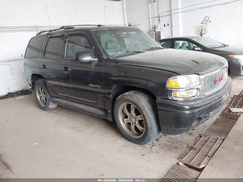 Black 2004 GMC Yukon Denali AWD Denali 4dr SUV 1