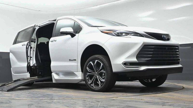 2025 Toyota Sienna Platinum 7-Passenger