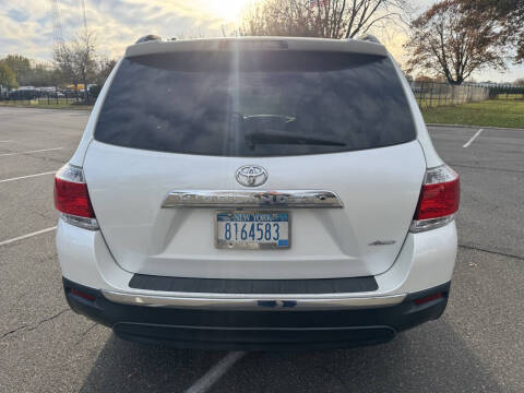 2011 Toyota Highlander SE