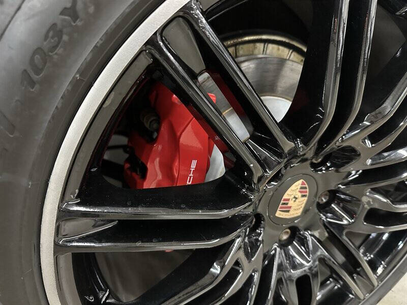 2013 Porsche Cayenne GTS