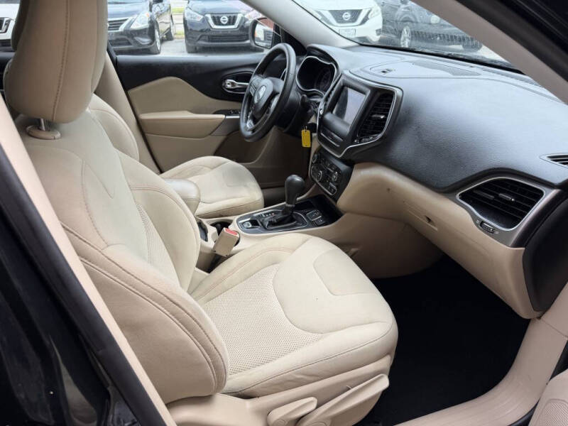 2019 Jeep Cherokee Latitude