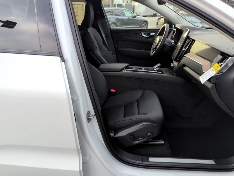 2026 Volvo XC60 B5 Core