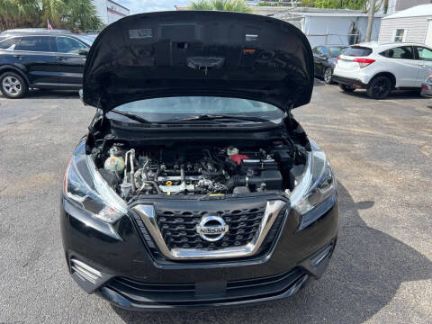 2020 Nissan Kicks SR