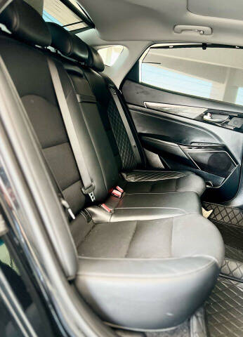 2018 Kia Cadenza Technology