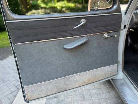 1948 Ford Super Deluxe