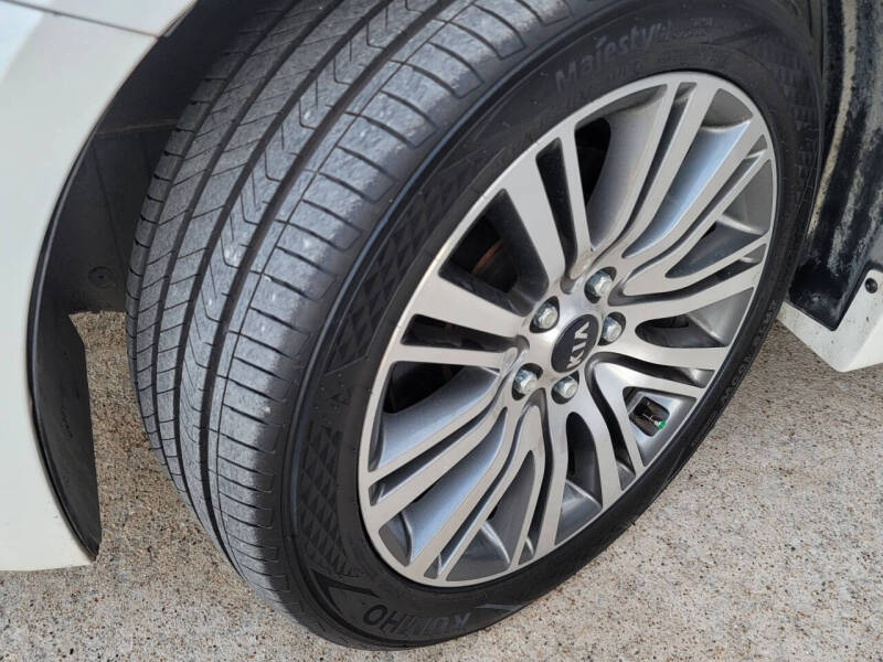 2016 Kia Cadenza Premium