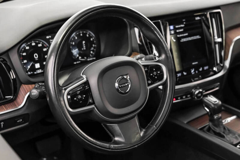 2021 Volvo V60 T5 Momentum