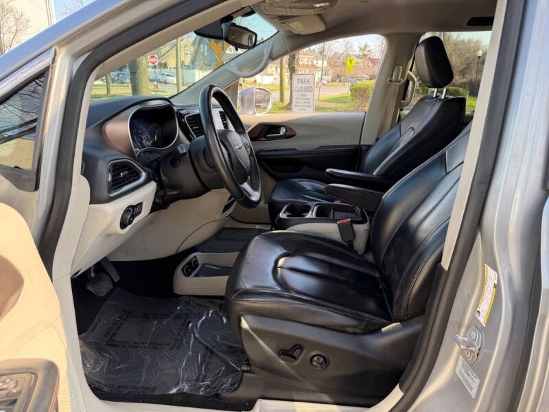 2017 Chrysler Pacifica Touring-L