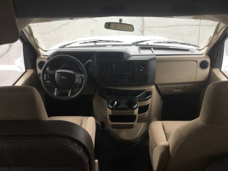 2022 Ford E-350