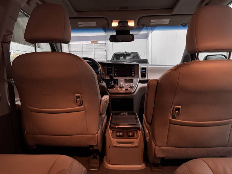 2020 Toyota Sienna XLE 8-Passenger