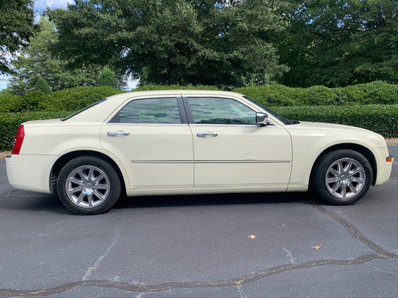 2009 Chrysler 300 for sale at Megamotors JRD in Alpharetta, GA