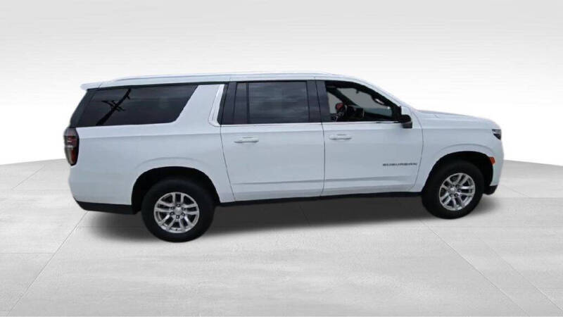 2023 Chevrolet Suburban LT