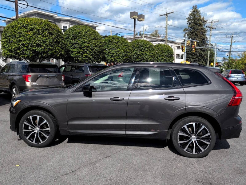 2023 Volvo XC60 B5 Plus Dark Theme