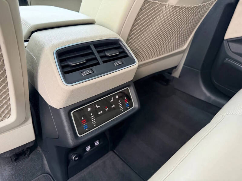 2019 Audi e-tron quattro Prestige