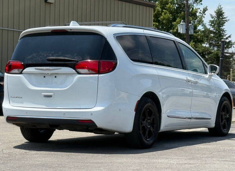 2017 Chrysler Pacifica Touring-L Plus