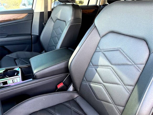 2025 Volkswagen Atlas SE