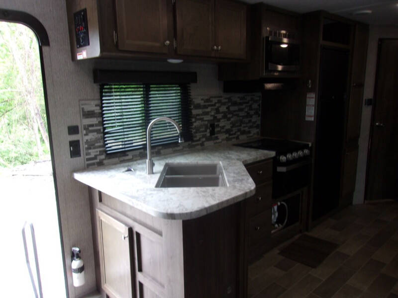 2020 Coleman Lantern 263BH