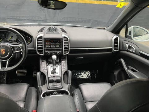 2016 Porsche Cayenne S E-Hybrid
