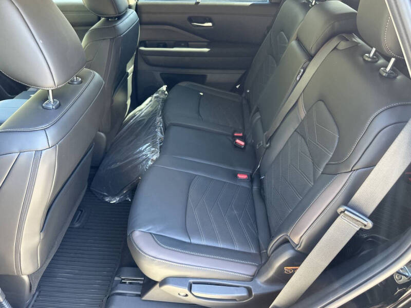 2025 Nissan Pathfinder Platinum