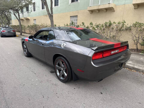 2013 Dodge Challenger SXT Plus