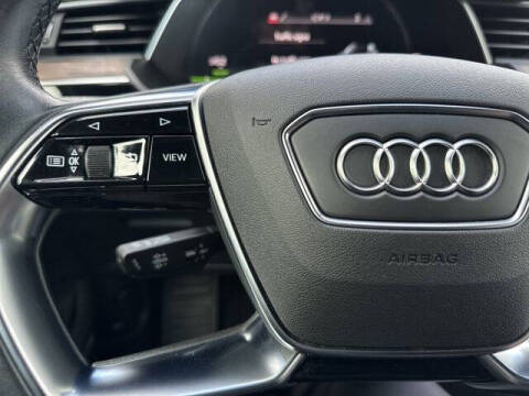 2022 Audi e-tron quattro Premium Plus