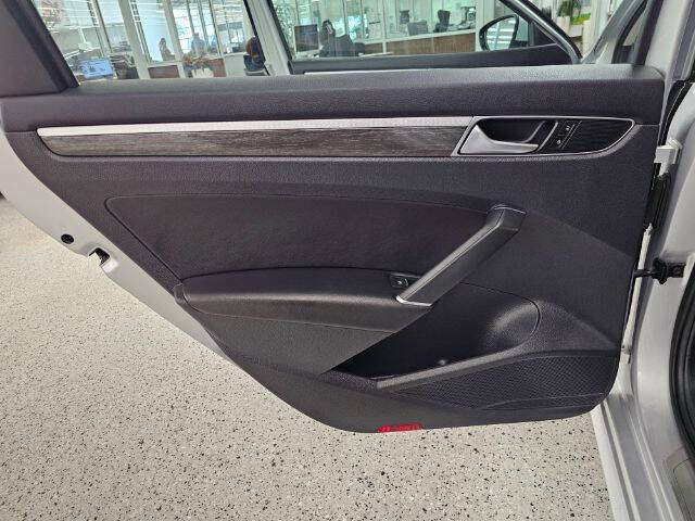 2016 Volkswagen Passat V6 SEL Premium