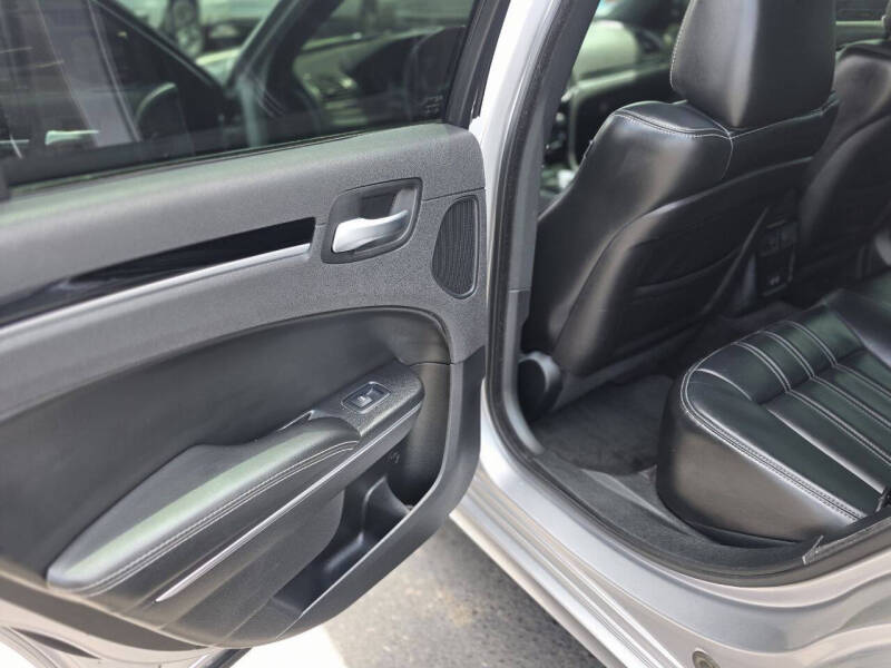 2017 Chrysler 300 S