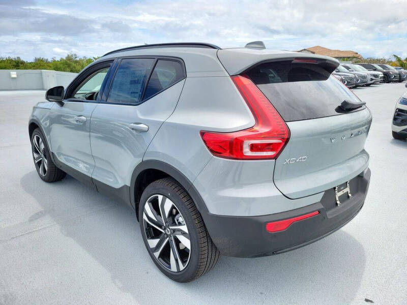 2026 Volvo XC40 B5 Plus