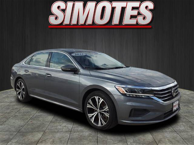 2022 Volkswagen Passat for sale at SIMOTES MOTORS in Minooka IL