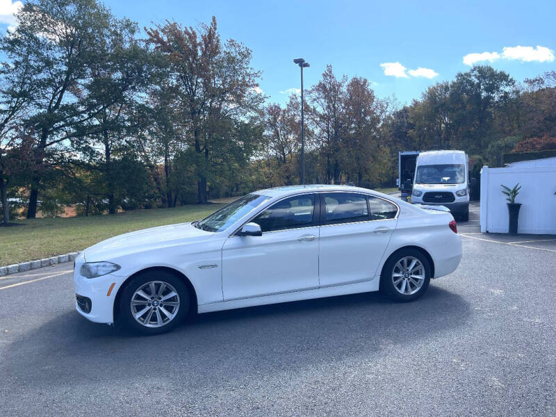 2016 BMW 5 Series 528i's photo