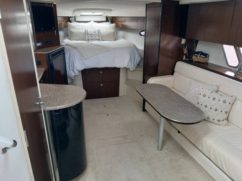 2012 Cruisers Yachts 380 Express