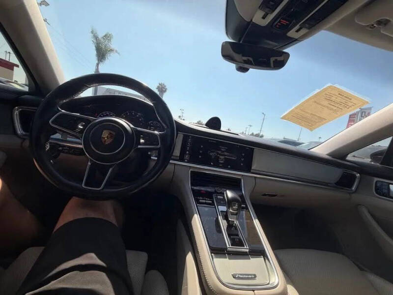 2017 Porsche Panamera
