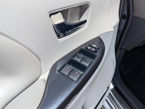 2014 Toyota Sienna SE 8-Passenger