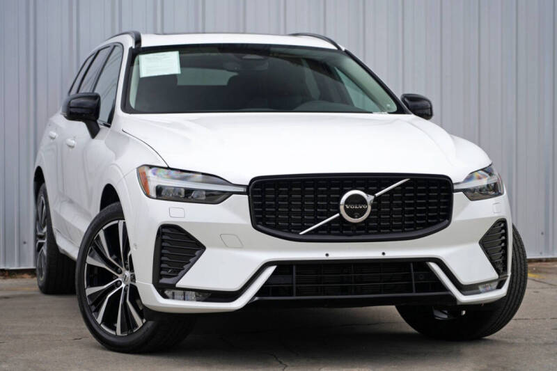 2024 Volvo XC60 B5 Plus Dark Theme