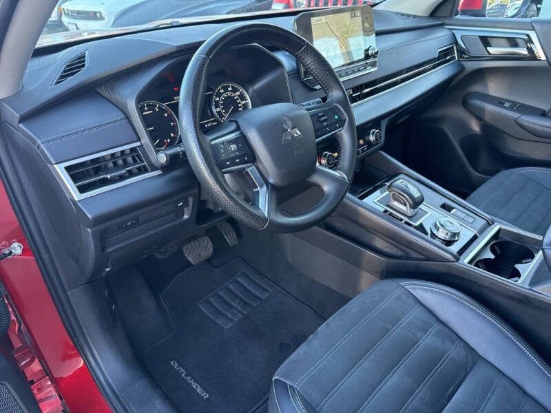 2023 Mitsubishi Outlander SE