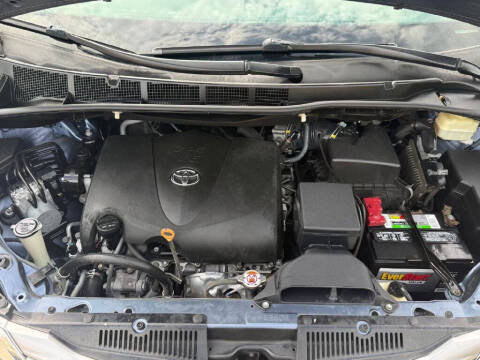 2017 Toyota Sienna XLE 8-Passenger